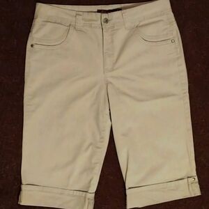 EUC! Gloria Vanderbilt Cropped Capri's Cuffed Hemline Casual Semi-formal Size 12